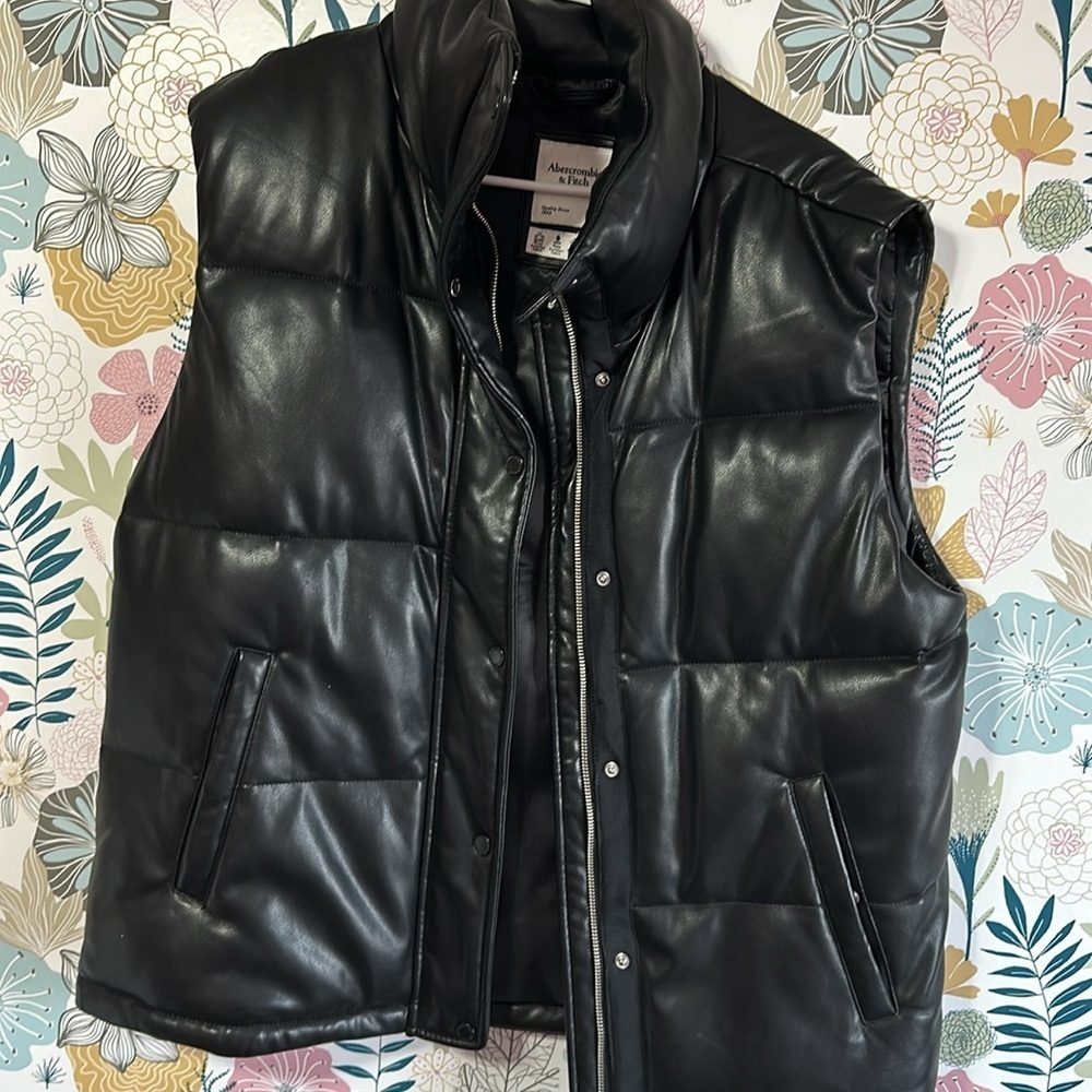 Abercrombie & fitch vegan leather puffer vest - Picture 2 of 6